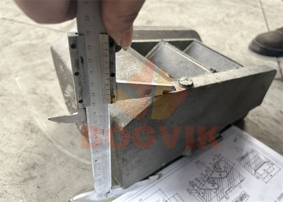 Metallmatrix aus hochlegierten Gießmetallen mit keramischen Einsätzen